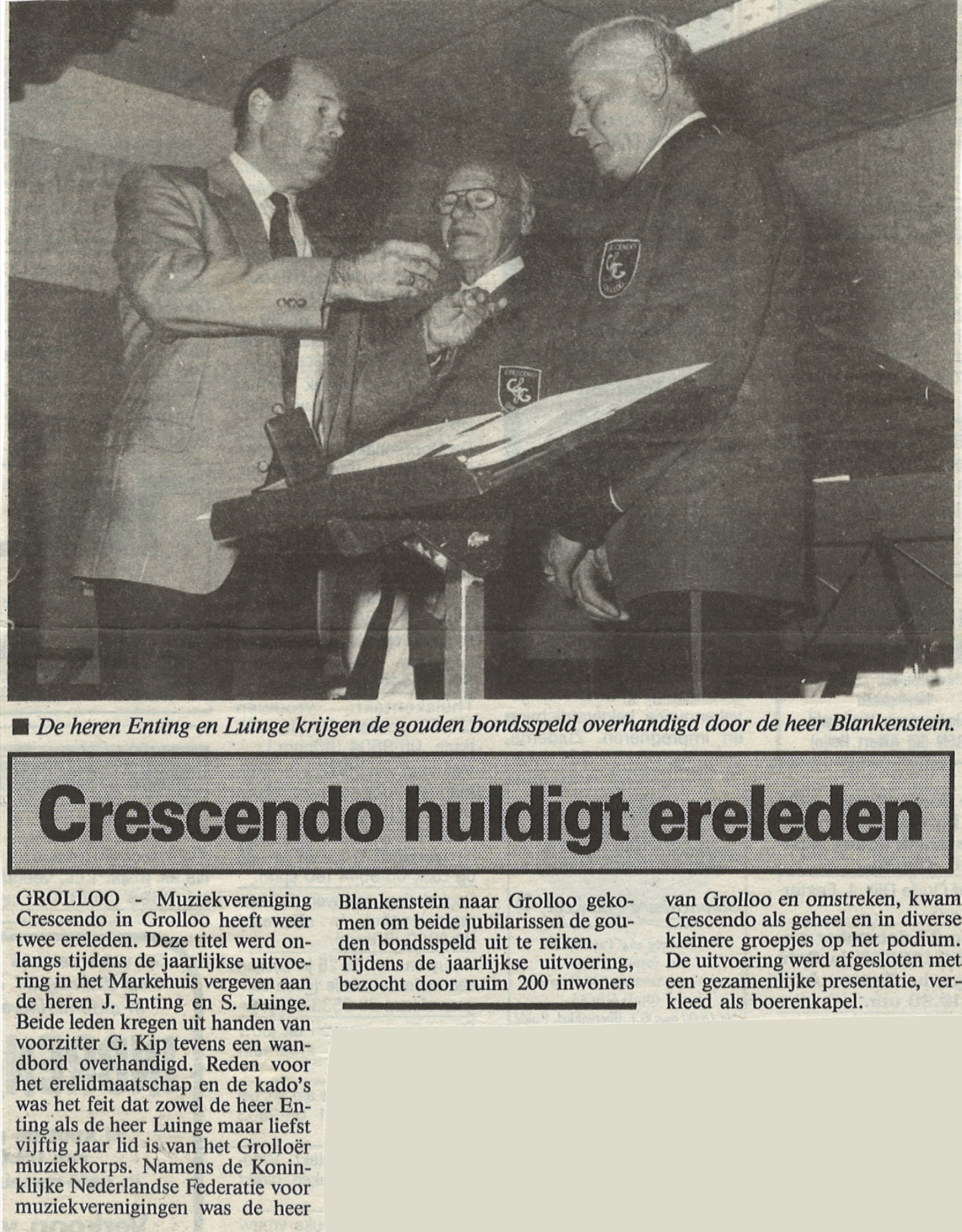 19860101 krant Schakel Crescendo uitvoering ereleden Markehuis